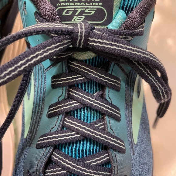 BROOKS WOMENS ADRENALINE GTS 18. Sz 8. EUC! Structured heel for foot stability! - Picture 7 of 8